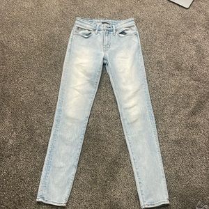 Light wash skinny jeans
